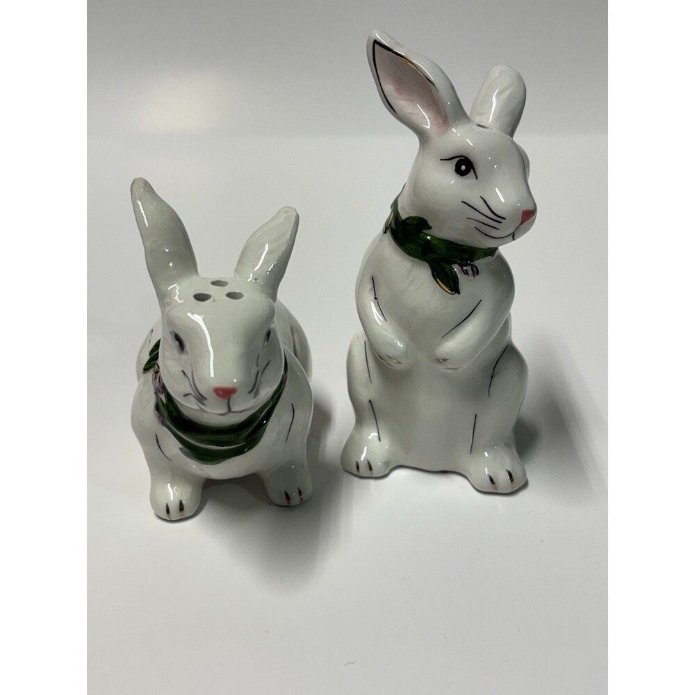 Heather Goldminc Blue Sky Clayworks 2018 Bunny Rabbit Salt Pepper Shakers